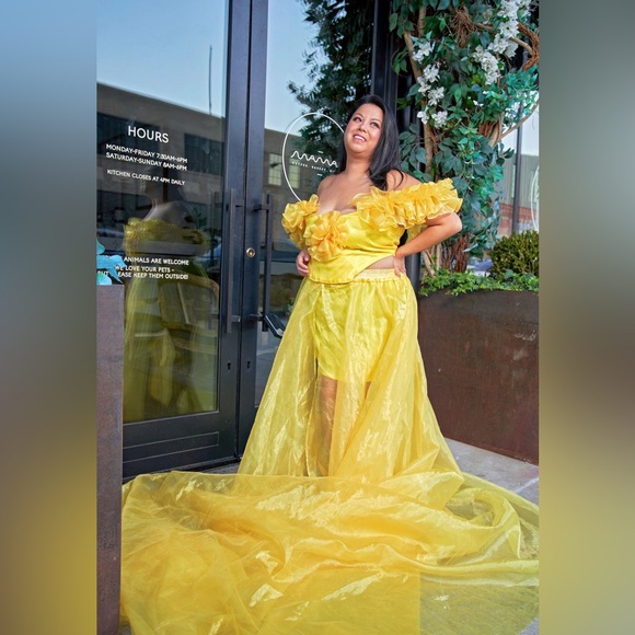 YELLOW CHIFFON TWO PIECE FLORAL 3D FLOWER LONG TRAIN FLOWY PHOTOSHOOT DRESS - Picture 7 of 7